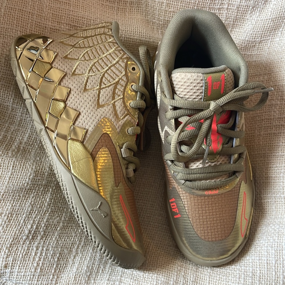 Lamelo ball basket ball shoes. ***WORN ONCE ONLY IN THE CHAMPION SHIP GAME***